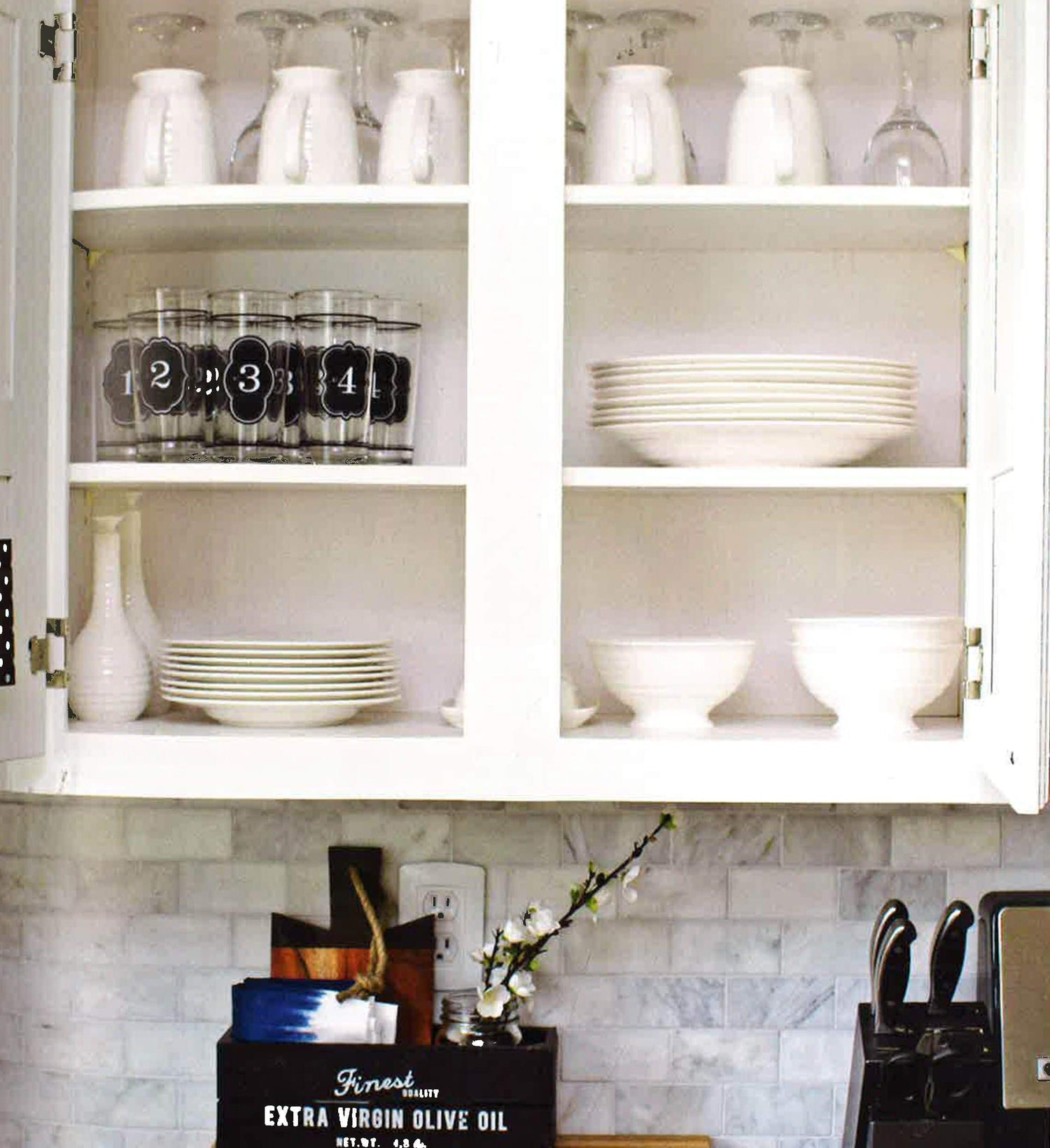The Home Decluttering Diet : Organize Your Way To A Clean And Lean House