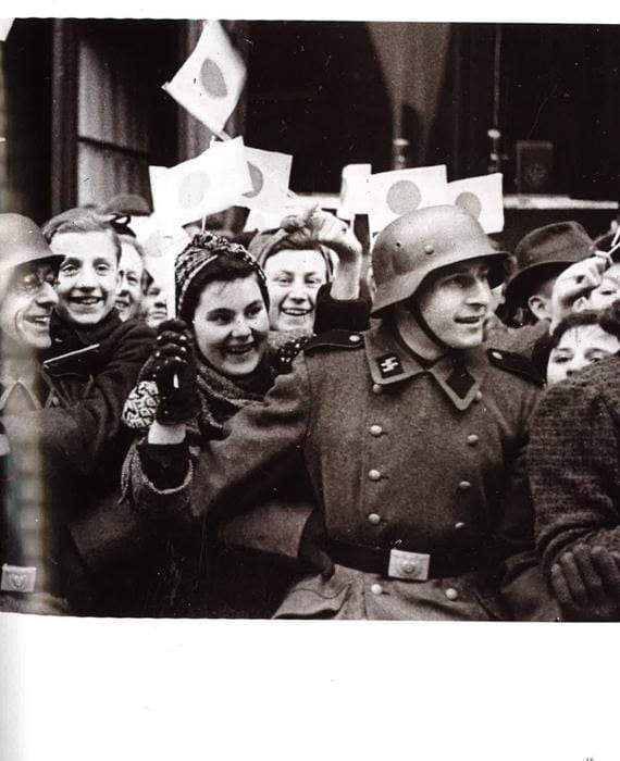 World War 2 (Hb)